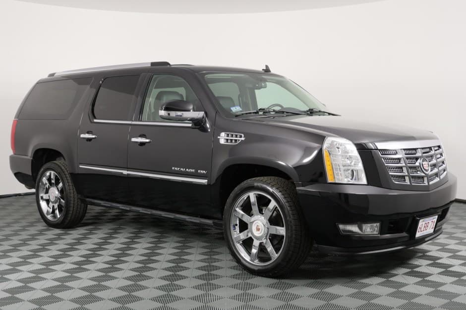 2010 Cadillac Escalade & EXT GMT900 (2007-2014) sold for $23,000