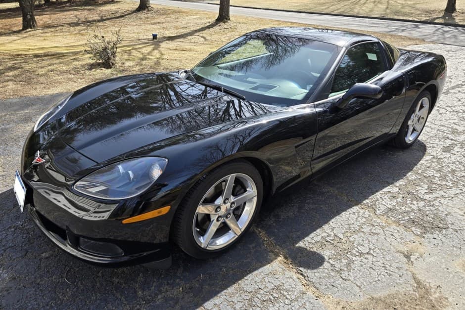 2005 Chevrolet Corvette C6 sold for $22,250