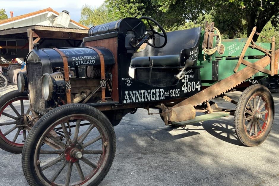 0 Ford  sold for $1,901