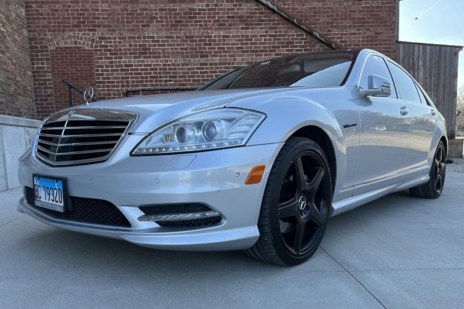 2013 Mercedes-Benz W221 S-Class sold for $12,000