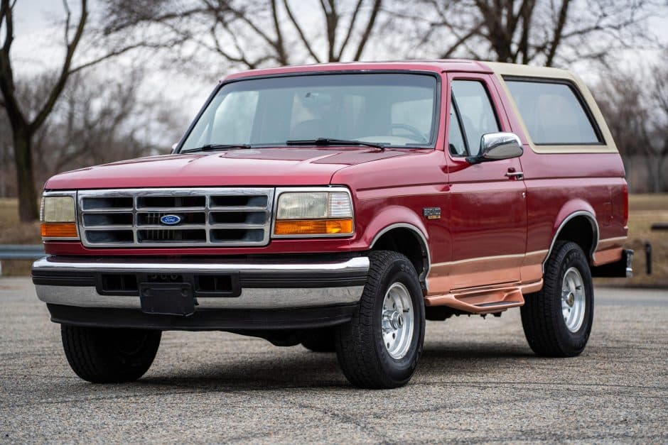 1995 Ford Bronco 4th-5th Generations 1987-1996 sold for $16,500