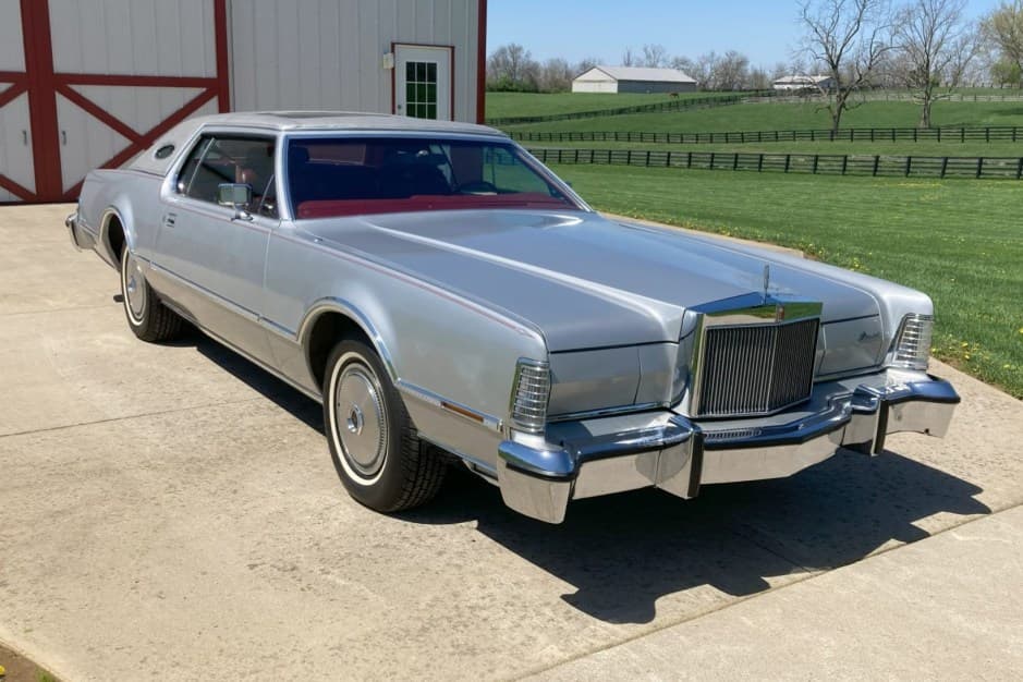 1976 Lincoln Continental Mark IV (1972-1976) sold for $19,000