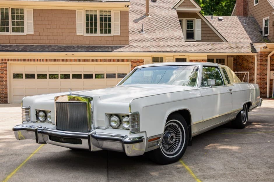 1978 Lincoln Town Car sold for $12,000