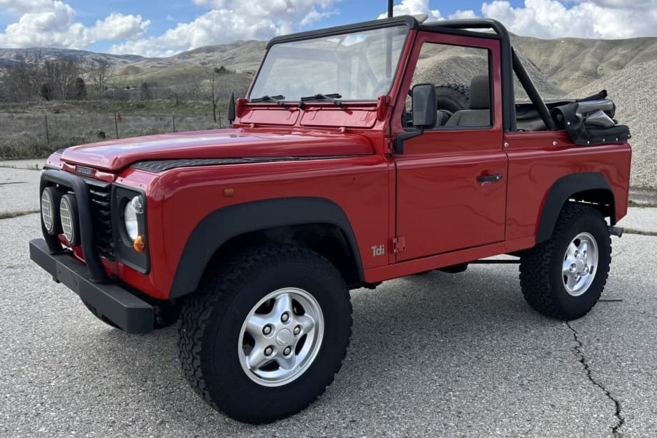 1998 Land Rover 90 / Defender 90 (Euro Spec) sold for $29,000