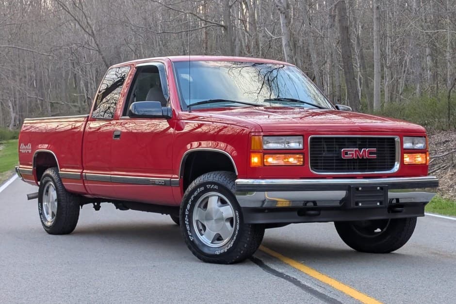 1999 GMC Sierra (GMT400 1988-2002) sold for $35,500