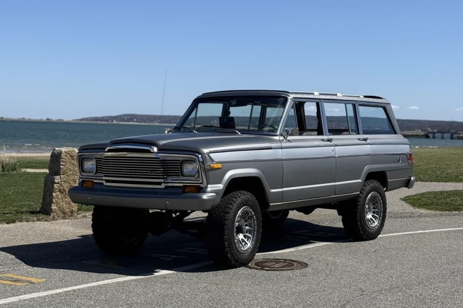 1979 Jeep SJ Wagoneer sold for $23,250