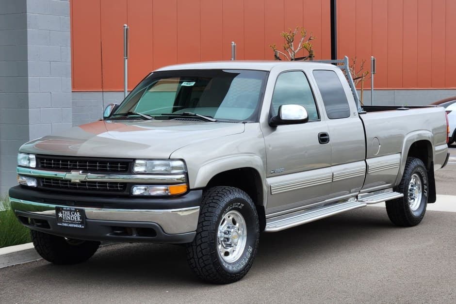 2000 Chevrolet Silverado GMT800 (1999-2007) sold for $18,000