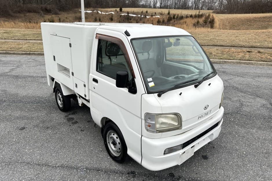 2000 Daihatsu Hijet sold for $11,000