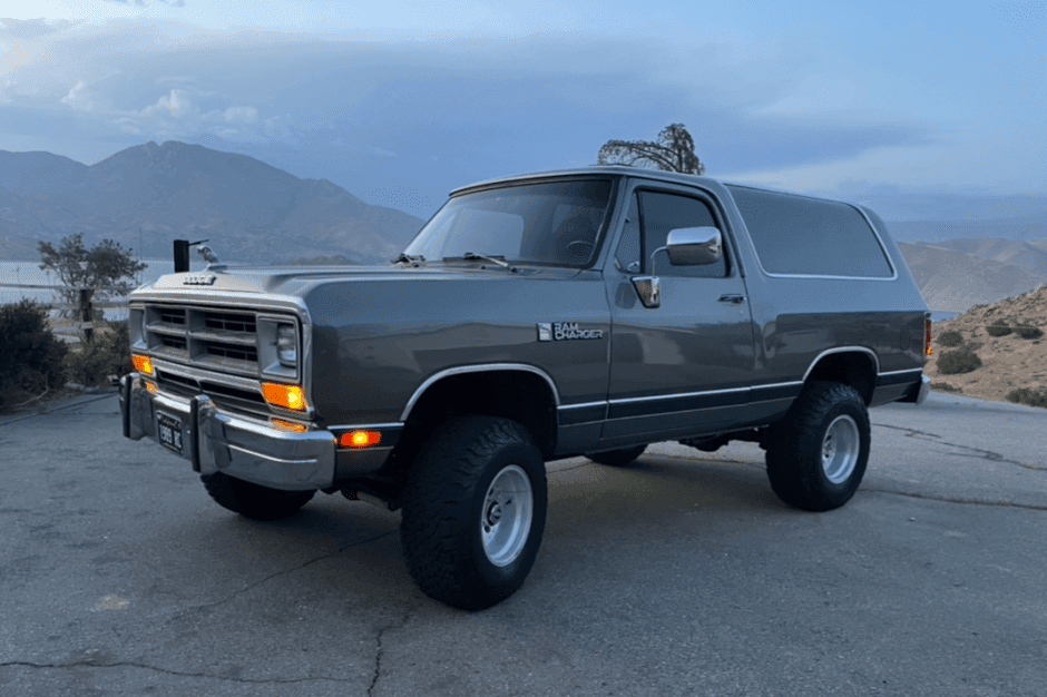 1989 Dodge Ramcharger / Plymouth Trail Duster sold for $16,750