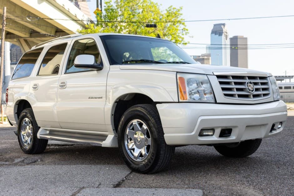 2006 Cadillac Escalade & EXT GMT800 (2002-2006) sold for $12,700