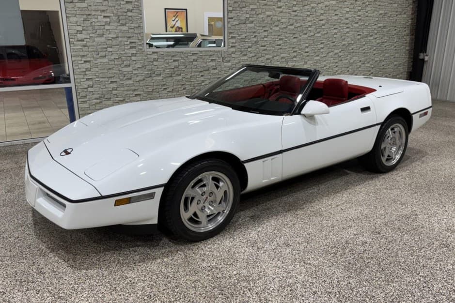 1990 Chevrolet Corvette C4 sold for $16,722