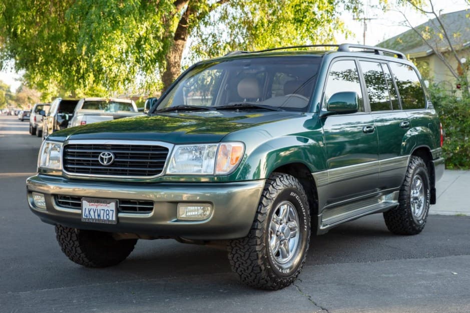 2000 Toyota Land Cruiser 100-Series sold for $21,500