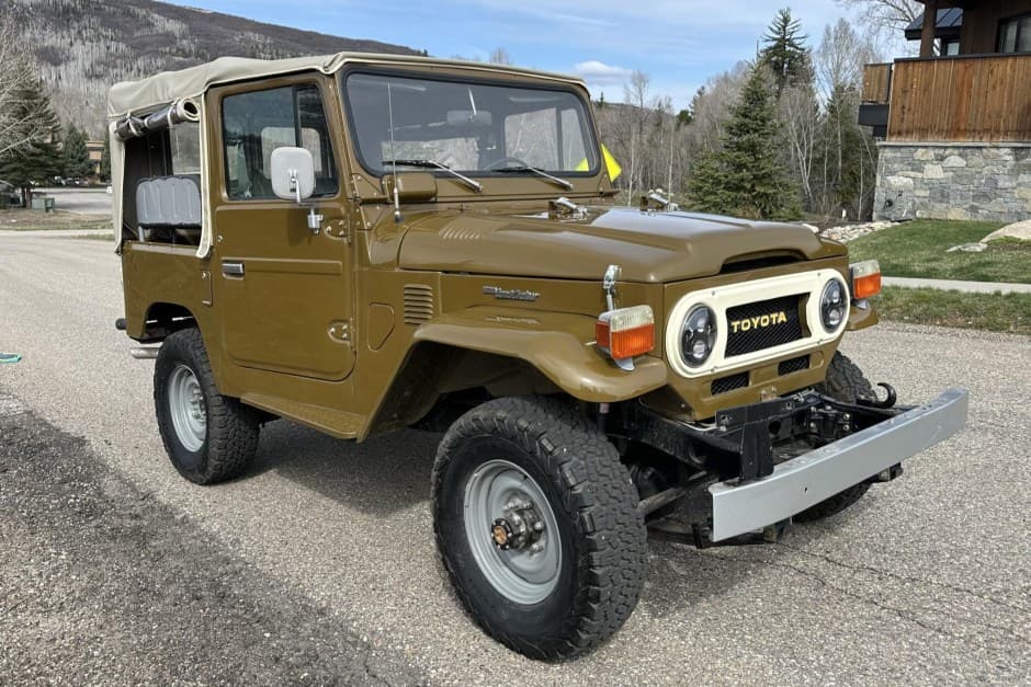 1977 Toyota Land Cruiser FJ40 sold for $12,500