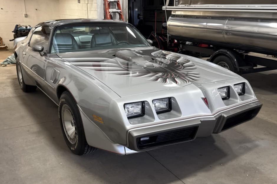1979 Pontiac Firebird (1970-1981) sold for $30,500