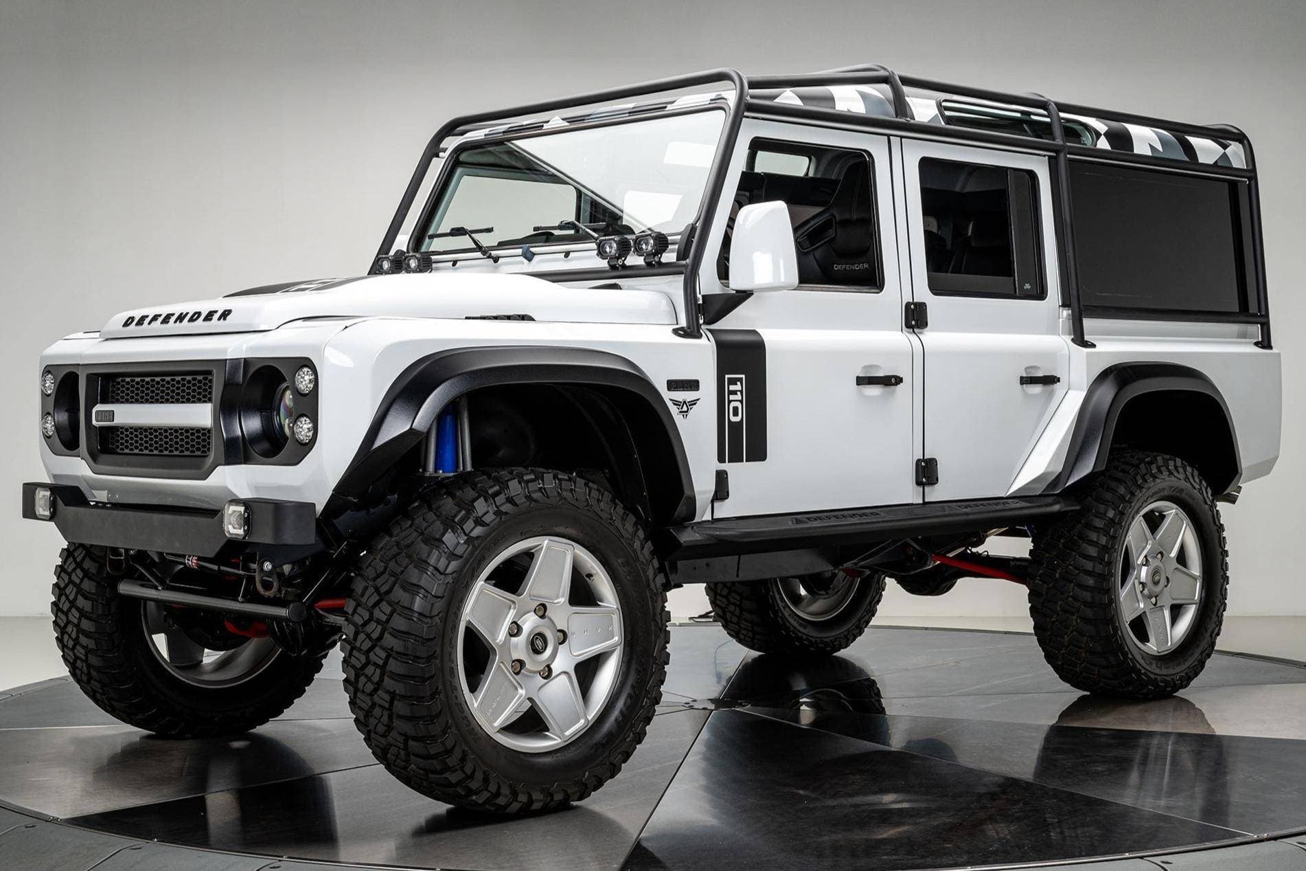 1996 Land Rover Defender sold for $72,059