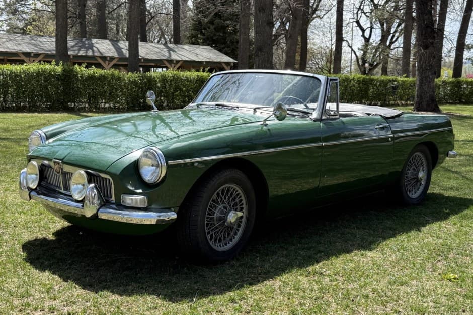 1966 MG MGB sold for $7,350