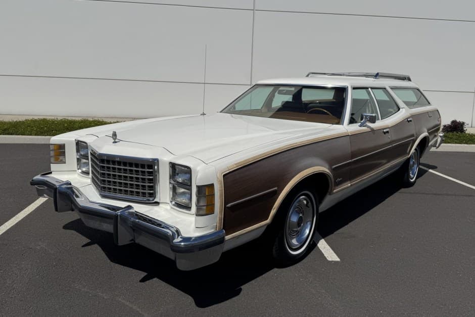 1977 Ford LTD sold for $10,250