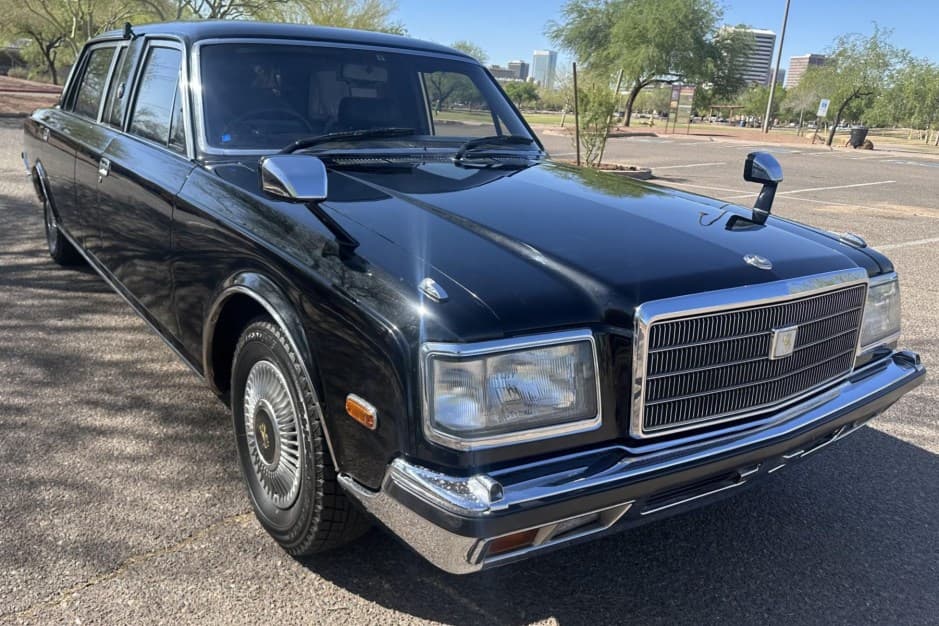 1991 Toyota Century sold for $11,750