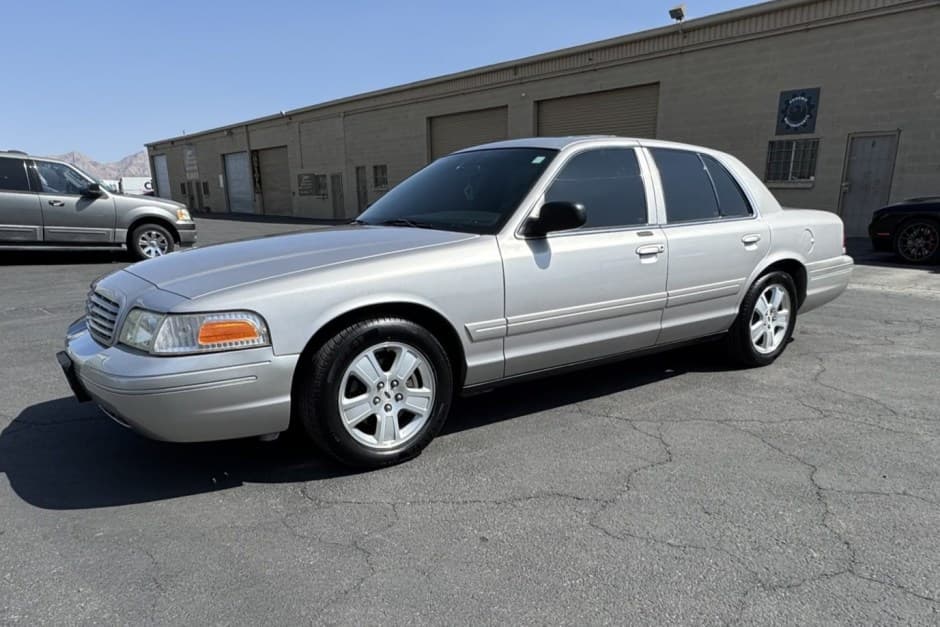 2005 Ford Crown Victoria sold for $13,500
