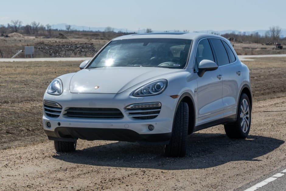 2013 Porsche 958 Cayenne (2011-2018) sold for $16,000