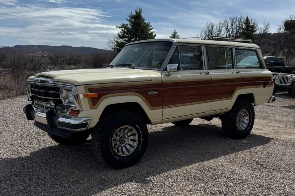 1986 Jeep SJ Grand Wagoneer sold for $28,000