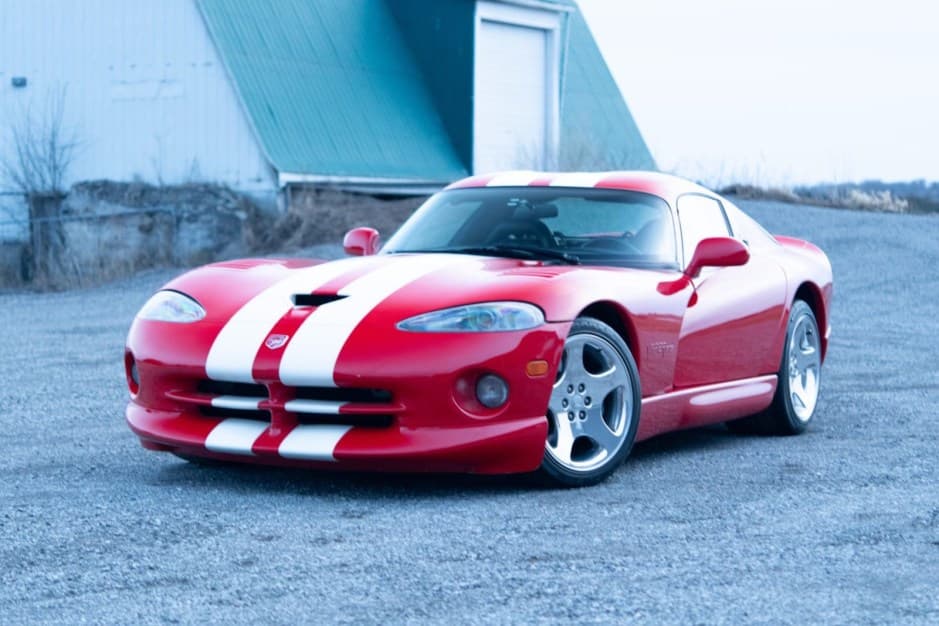 2002 Dodge Viper SR II (1996-2002) sold for $64,000