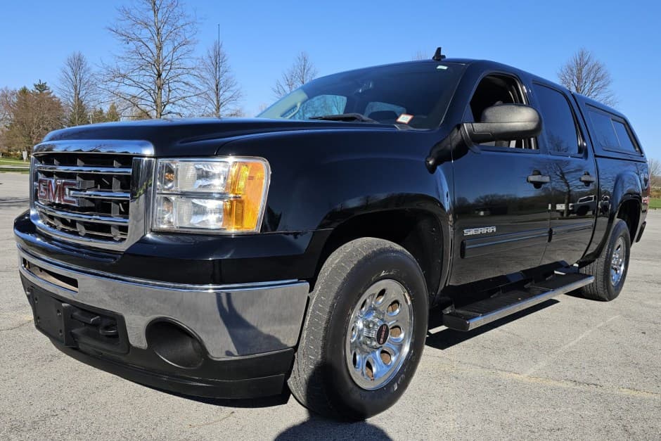 2013 GMC Sierra (GMT900 2007-2013) sold for $17,000