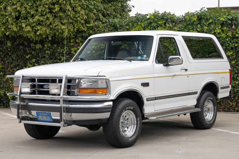 1992 Ford Bronco 4th-5th Generations 1987-1996 sold for $16,000
