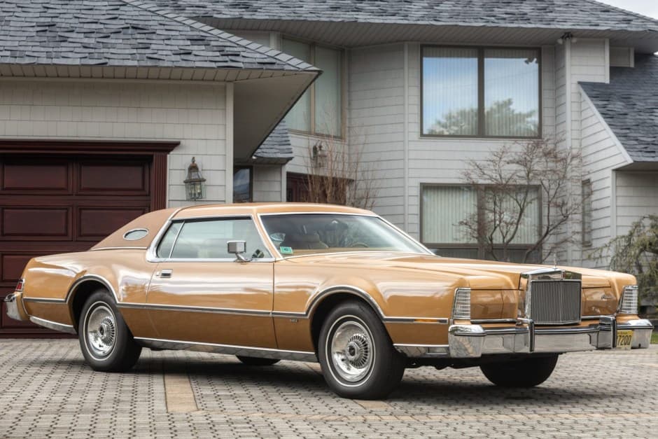 1975 Lincoln Continental Mark IV (1972-1976) sold for $17,500