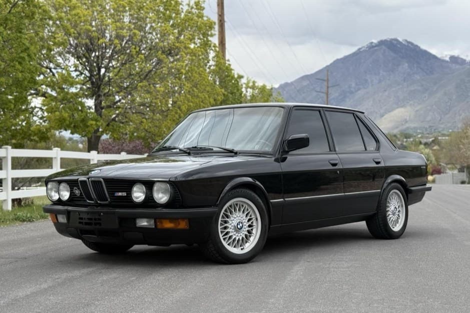 1988 BMW E28 M5 sold for $55,000
