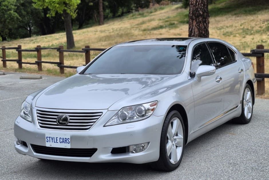 2011 Lexus LS Sedan sold for $21,250