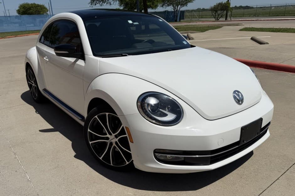 2013 Volkswagen A5 Beetle (2012-2019) sold for $11,500