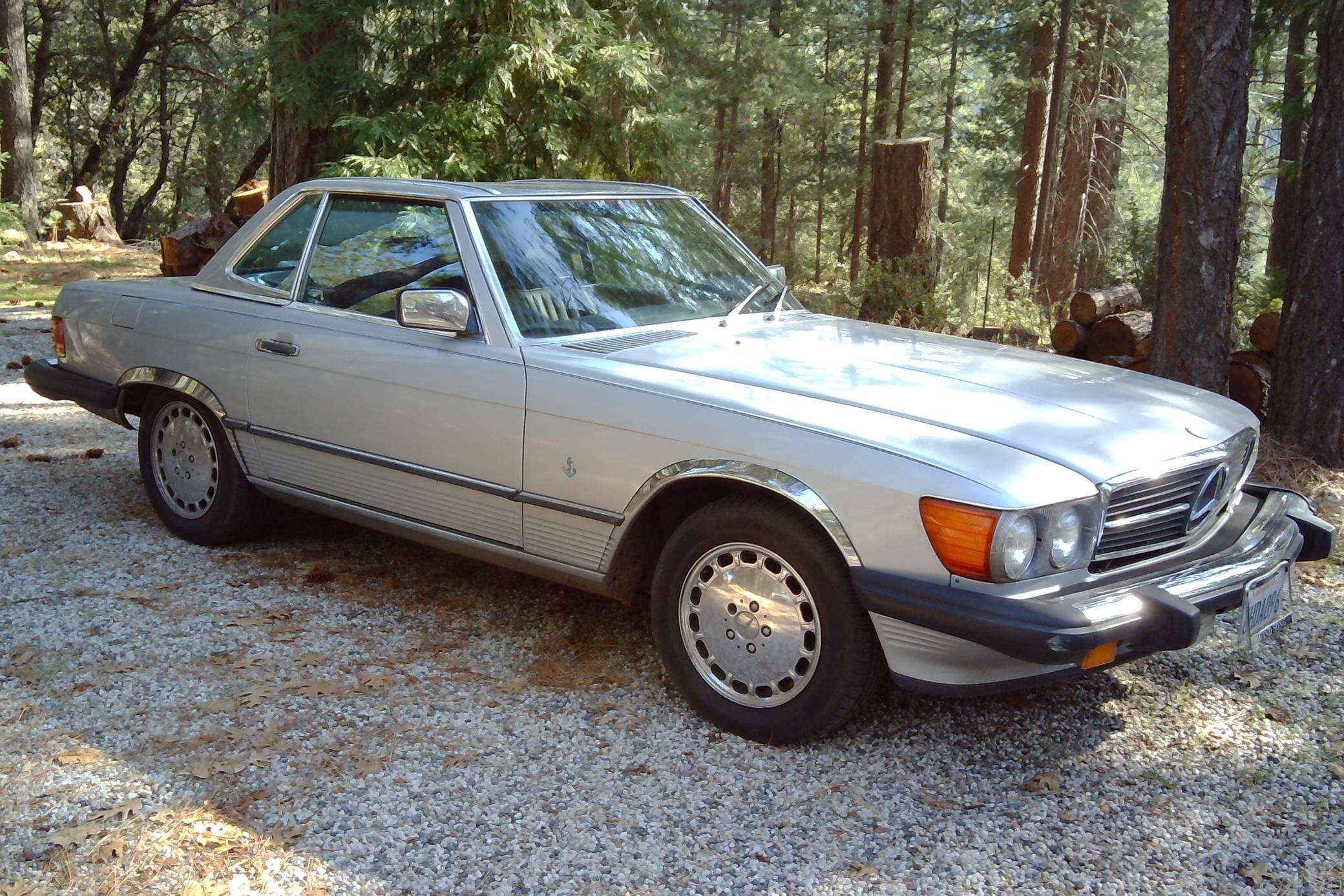 1986 Mercedes-Benz R107 SL sold for $5,600