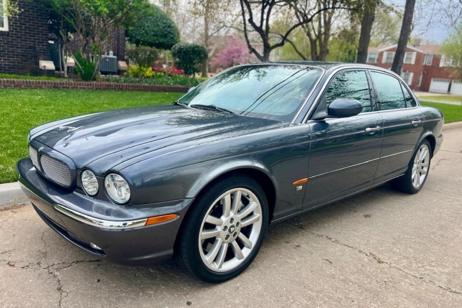 2004 Jaguar X350/X356/X358 XJR (2004-2009) sold for $17,750