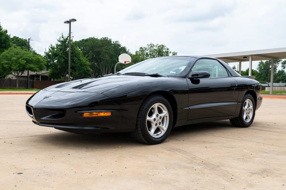 1995 Pontiac Firebird (1993-2002) sold for $10,700