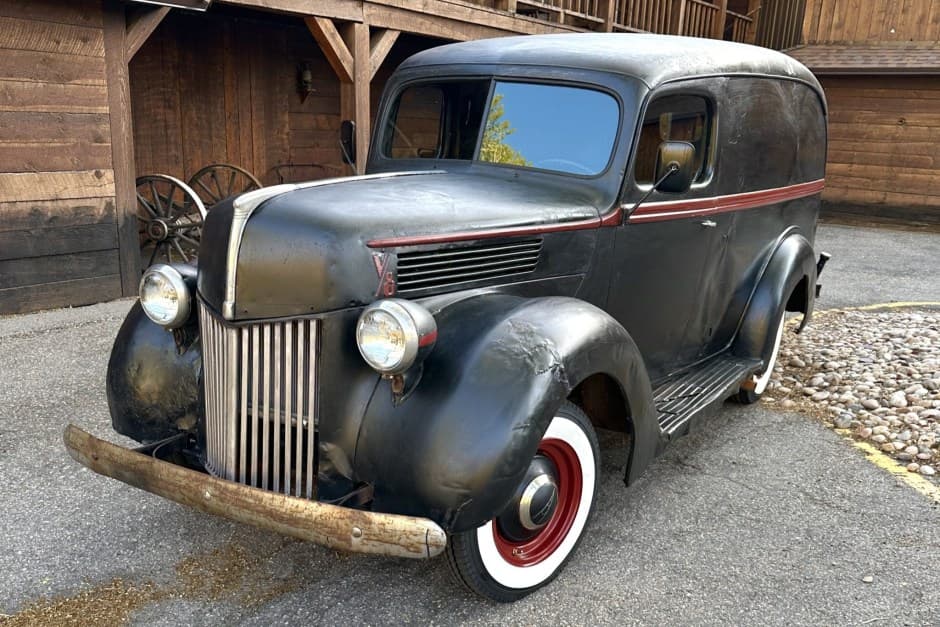 1940 Ford Pickup 1940-1947 sold for $11,000