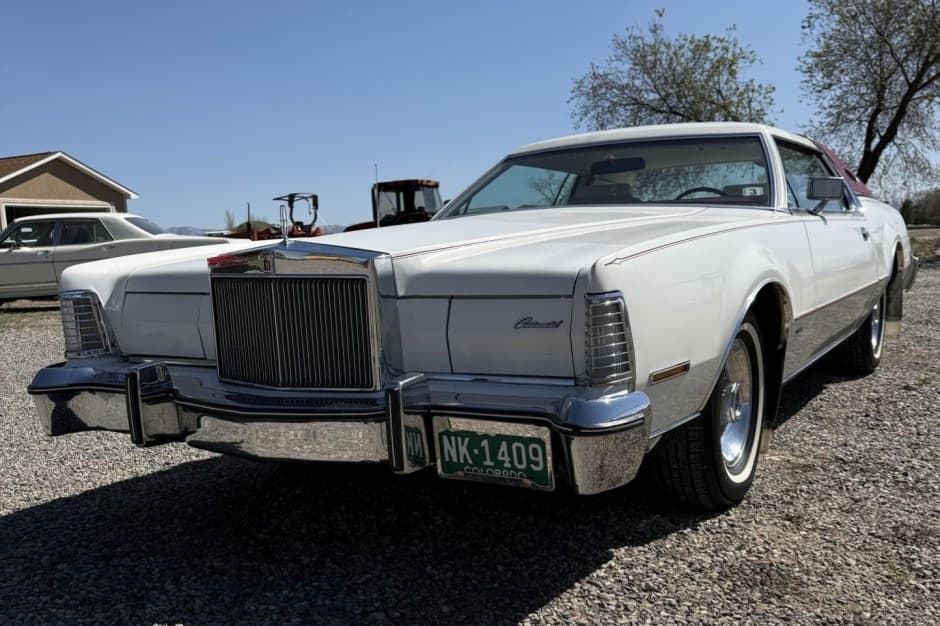 1976 Lincoln Continental Mark IV (1972-1976) sold for $7,452
