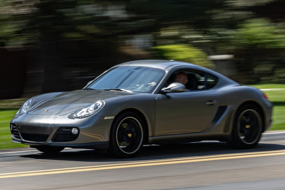 2012 Porsche 987 Cayman sold for $33,000