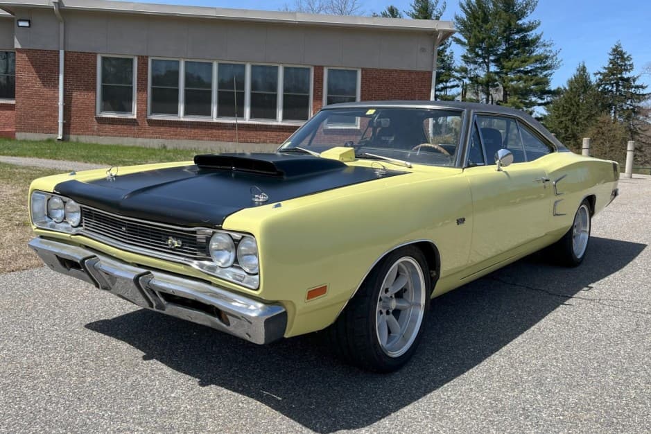 1969 Dodge Super Bee sold for $30,250