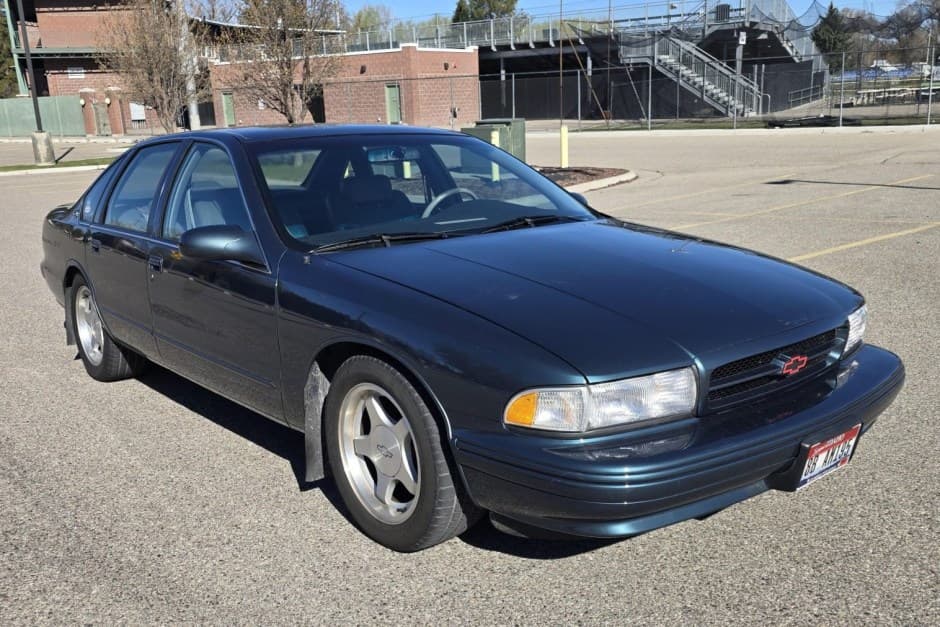 1995 Chevrolet Impala SS (1994-1996) sold for $9,952