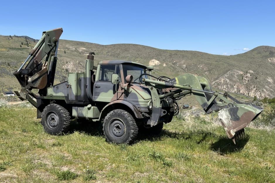 1990 Mercedes-Benz Unimog sold for $16,000