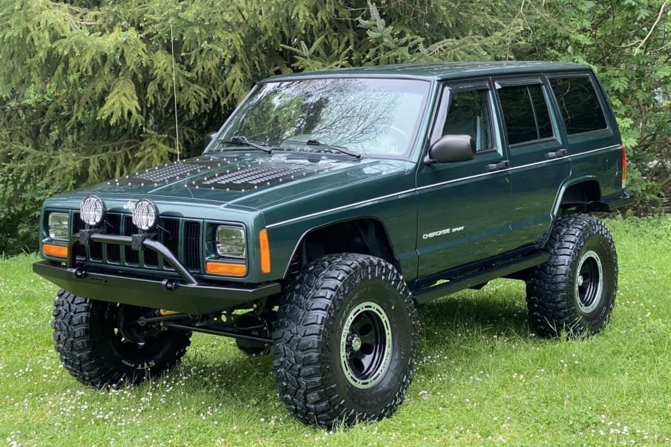 1999 Jeep XJ Cherokee sold for $9,600