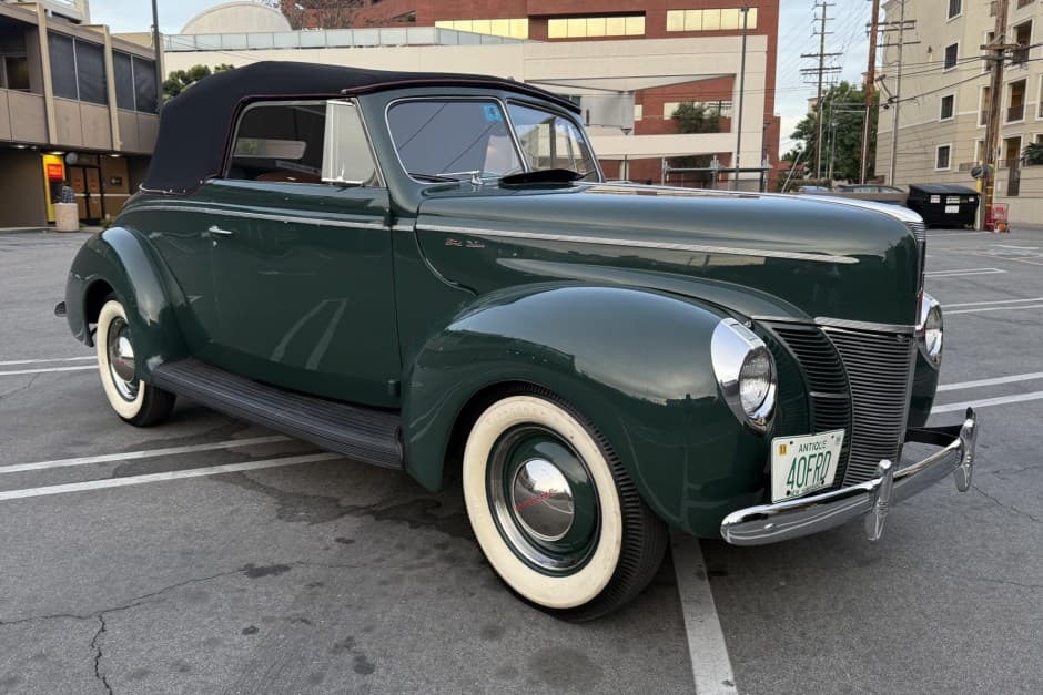 1940 Ford Standard, Deluxe, & Super Deluxe sold for $22,000
