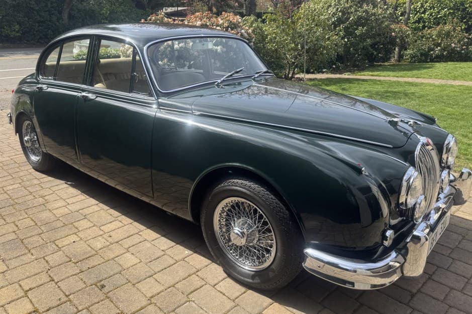 1961 Jaguar Mk II sold for $40,000