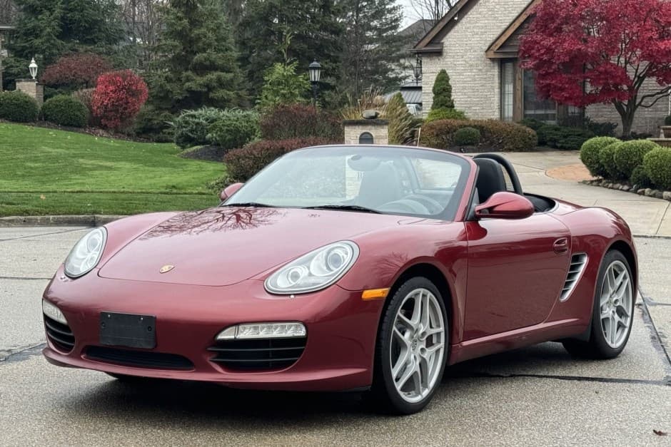 2010 Porsche 987 Boxster sold for $35,250
