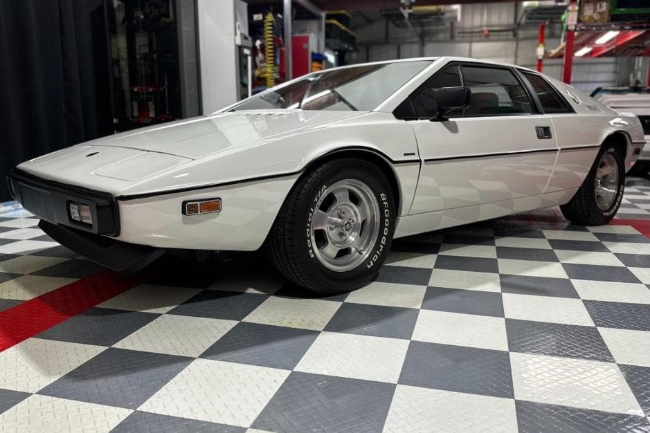 1977 Lotus Esprit sold for $136,000
