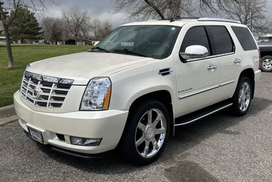 2008 Cadillac Escalade & EXT GMT900 (2007-2014) sold for $26,000