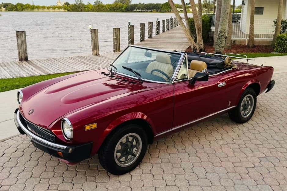 1980 Fiat 124 Spider (1966-1985) sold for $10,999
