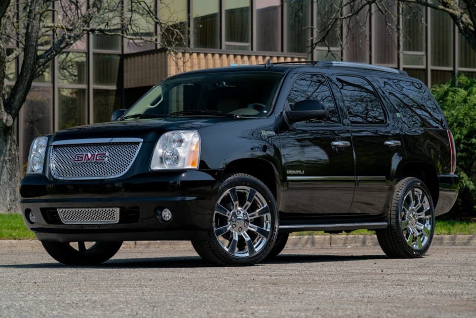 2013 GMC Yukon GMT900 sold for $19,550