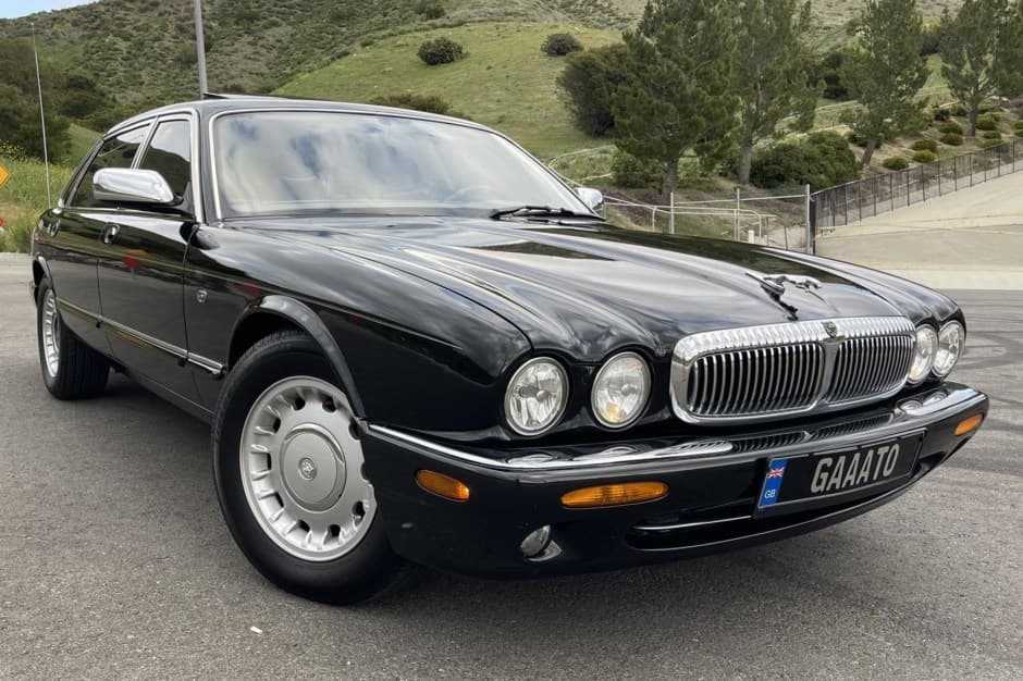 1998 Jaguar X308 XJ (1998-2003) sold for $5,955